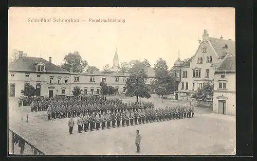 AK Schmorkau, Soldaten in Paradeaufstellung auf dem Schlosshof