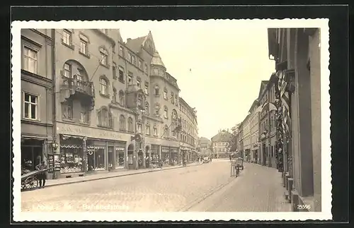 AK Löbau i. Sa., Bahnhofstrasse mit Geschäften
