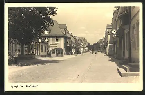 AK Waldbröl, Strassenpartie mit Drogerie und Geschäften