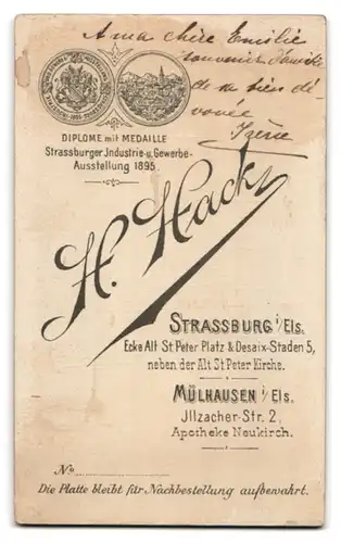 Fotografie H. Hack, Mülhausen, Illzacher-Str.2, Dame mit toupierten Haaren und Kleid mit Puffärmeln