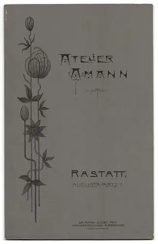 Fotografie Atelier Amann, Rastatt, Augusta-Platz 1, Portrait junges Paar in Hochzeitskleidung mit Blumenstrauss