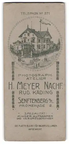Fotografie H. Meyer Nachf., Senftenberg, Promenade 2, Ansicht Senftenberg, haus des Fotografischen Ateliers mit Tor