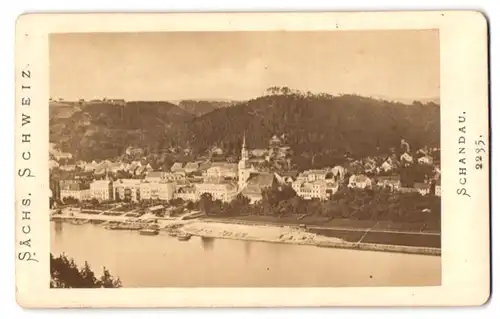 Fotografie unbekannter Fotograf, Ansicht Schandau / Sächsische Schweiz, Ortsansicht mit Elb-Partie