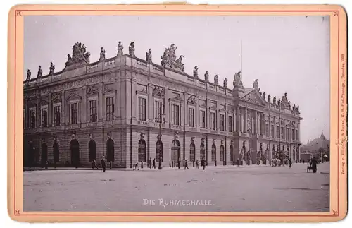 Fotografie Römmler & Jonas, Dresden, Ansicht Berlin, Pferdekutsche vor der Ruhmeshalle, Zeughaus Unter den Linden