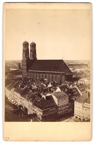 Fotografie unbekannter Fotograf, Ansicht München, Frauenkirche und umliegende Gebäude