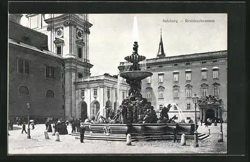 AK Salzburg, Passanten am Residenzbrunnen