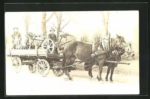 Foto-AK Transport von Geräten mit Pferdegespann
