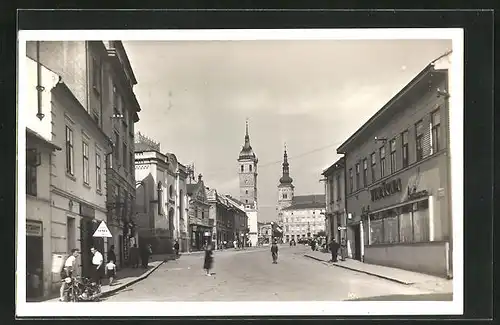 AK Wischau / Vyskov, Strassenpartie mit Geschäften, Kostel