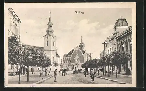 AK Göding / Hodonin, Strassenpartie mit Passanten, Fahrradfahrer, Kirche