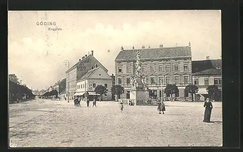 AK Göding / Hodonin, Passanten auf dem Ringplatz