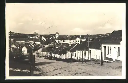 AK Zarosice, Strassenpartie mit Wohnhäusern