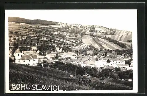 AK Bohuslavice, Panorama mit Feldern