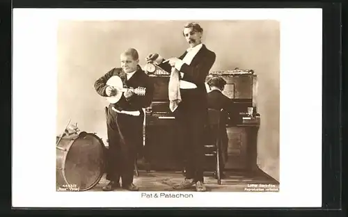 AK Schauspielerduo Pat & Patachon, Mann am Klavier