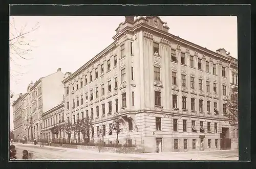 AK Ostrava, Strassenpartie mit Gebäude