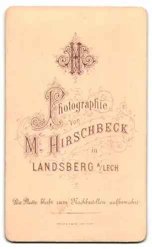 Fotografie M. Hirschbeck, Landsberg / Lech, Herr im Anzug mit Jacket & Brille