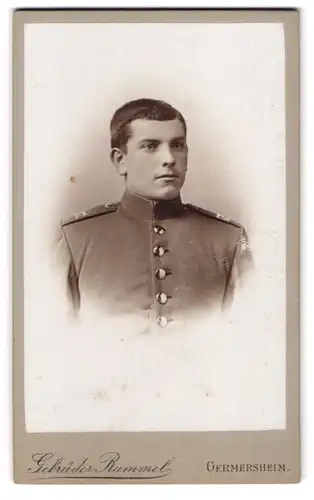 Fotografie Gebr. Rummel, Germersheim /Rheinpfalz, Portrait Soldat in Uniform