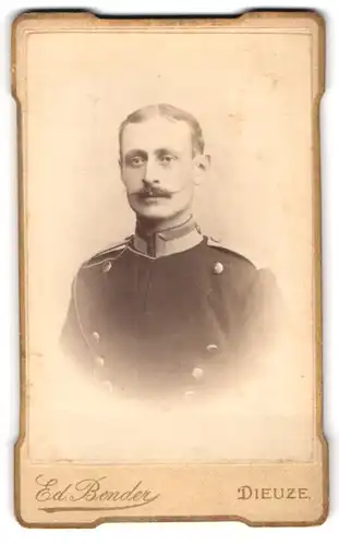 Fotografie Ed. Bender, Dieuze, Portrait Soldat in Uniform mit Zwirbelbart
