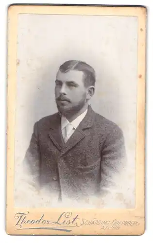 Fotografie Theodor List, Schärding-Obernberg a. Inn, Portrait jungerHerr im Anzug mit Bart
