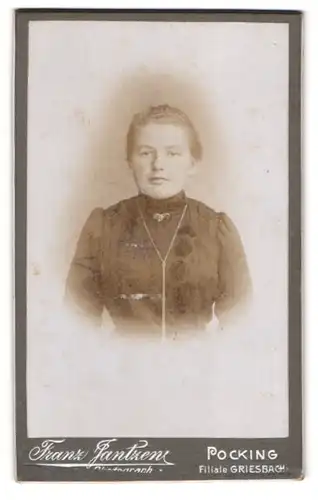 Fotografie Franz Jantzen, Pocking, Portrait junge Dame mit zurückgebundenem Haar