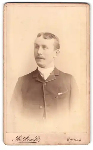 Fotografie Ad. Arnold, Rostock, Hopfenmartk 14, Portrait bürgerlicher Herr mit Schnurrbart