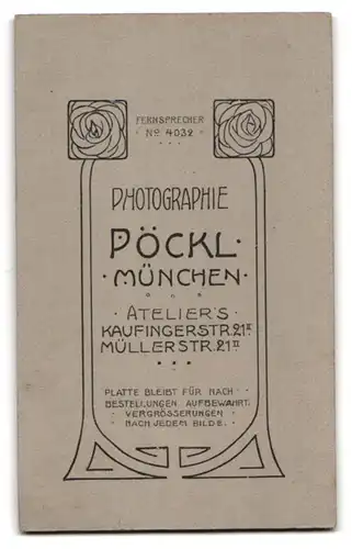 Fotografie Pöckl, München, Kaufingerstrasse 21, Portrait junger Herr im Anzug mit Krawatte