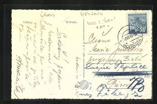 AK Göding / Hodonin, Okresni urad, Strassenpartie mit Passanten