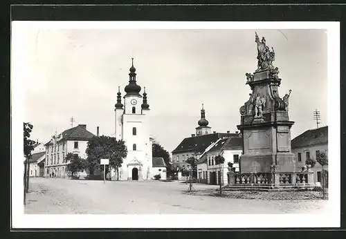 AK Ivanovice n. H., Námestí, Pomnik, Radnice