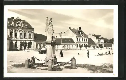 AK Straznice, Namesti, Blick auf Platz mit Statue