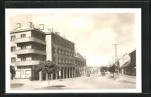 AK Straznice, Obcanska zalozna, Strassenpartie mit Auto