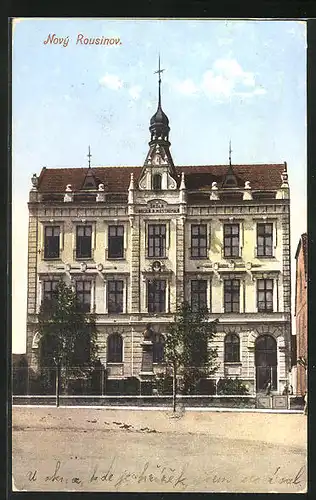 AK Novy Rousinov, Totalansicht der Schule
