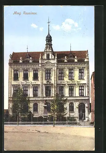 AK Novy Rousinov, Totalansicht der Schule
