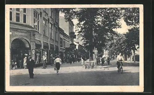 AK Oranienburg, Belebte Bernauer Strasse im Sommer