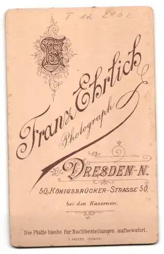 Fotografie Franz Ehrlich, Dresden, Königsbrücker-Strasse 50, Uffz. mit Säbel und Schirmmütze