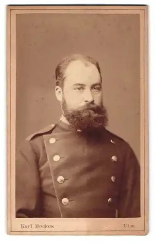 Fotografie Karl Meckes, Ulm, Glöcklerstrasse 11, Bärtiger Soldat in Uniform