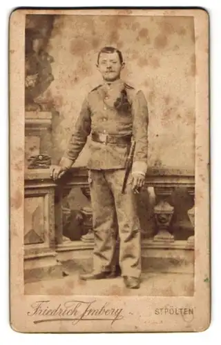 Fotografie Friedrich Imbery, St. Pölten, Junger Soldat mit Schützenschnur und Bajonett