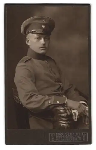 Fotografie Max Seifert, Freiberg i. S., Poststrasse 11, Junger Soldat in Feldgrau