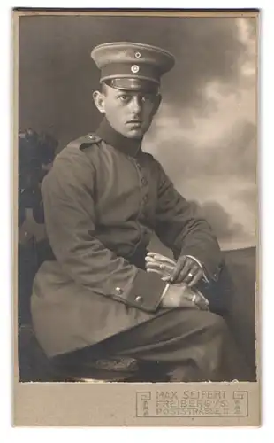 Fotografie Max Seifert, Freiberg i. S., Poststrasse 11, Junger Soldat in Uniform