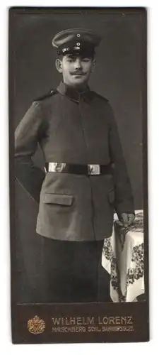 Fotografie Wilhelm Lorenz, Hirschberg, Bahnhofstrasse 27, Segelohriger Soldat in Feldgrau