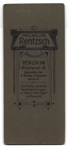 Fotografie Atelier Rentzsch, Berlin, Blücherstrasse 56, Gardesoldat in Feldgrau