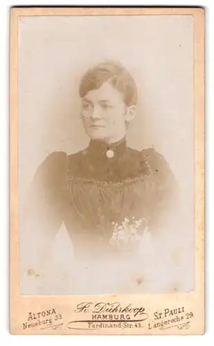 Fotografie R. Dührkoop, Hamburg, Ferdinand-Strasse 43, Portrait junge Dame im Kleid