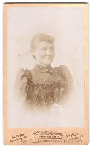 Fotografie R. Dührkoop, Hamburg, Ferdinand-Strasse 43, Portrait junge Dame im hübschen Kleid