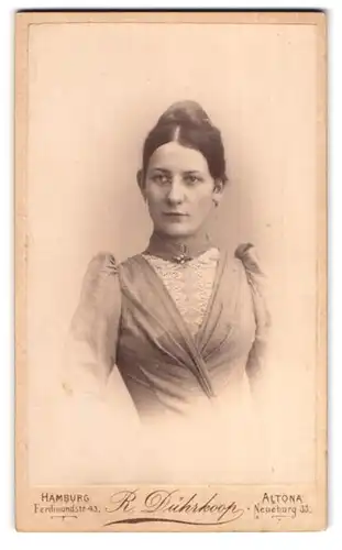 Fotografie R. Dührkoop, Hamburg, Ferdinandstrasse 43, Portrait junge Dame mit Hochsteckfrisur