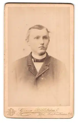 Fotografie Georg Billström, Kiel, Holstenstrasse 22, Portrait junger Mann mit moderner Frisur