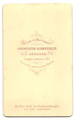 Fotografie Constantin Schwendler, Dresden, Sophieenstrasse 5, Portrait junge Dame im Kleid mit einem Buch