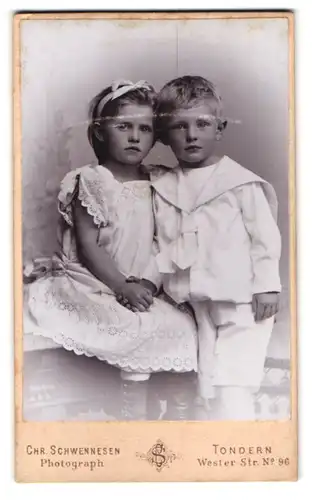 Fotografie Chr. Schwennesen, Tondern, Wester-Strasse 96, Portrait Kinderpaar in hübscher Kleidung