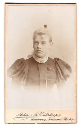 Fotografie R. Dührkoop, Hamburg, Ferdinandstrasse 43, Portrait junge Dame im Kleid