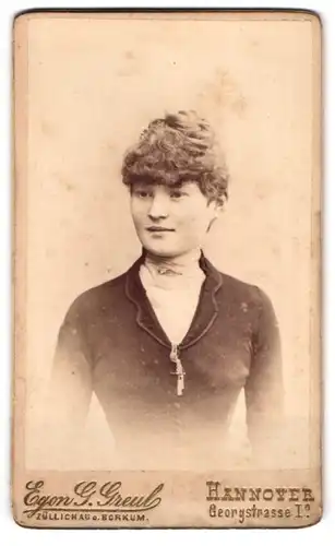 Fotografie Egon G. Greul, Hannover, Georgstrasse 1 d, Portrait junge Dame mit hochgestecktem Haar