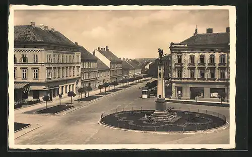 AK Znaim /Znojmo, Pomník, Trída, Café am Kopalplatz