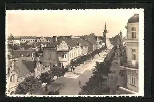 AK Göding / Hodonin, Strassenpartie mit Blick zur Kirche