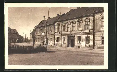 AK Komorany, Namesti, Strassenpartie mit Passanten